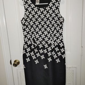 Anne Klein Size 8 black and white